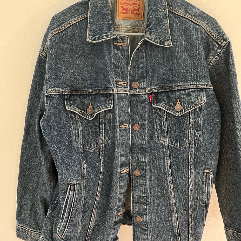 Levi’s woman’s Jean jacket like new